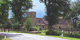 Hochzeit: Außenansicht Kapelle - Klostergut Mönchpfiffel