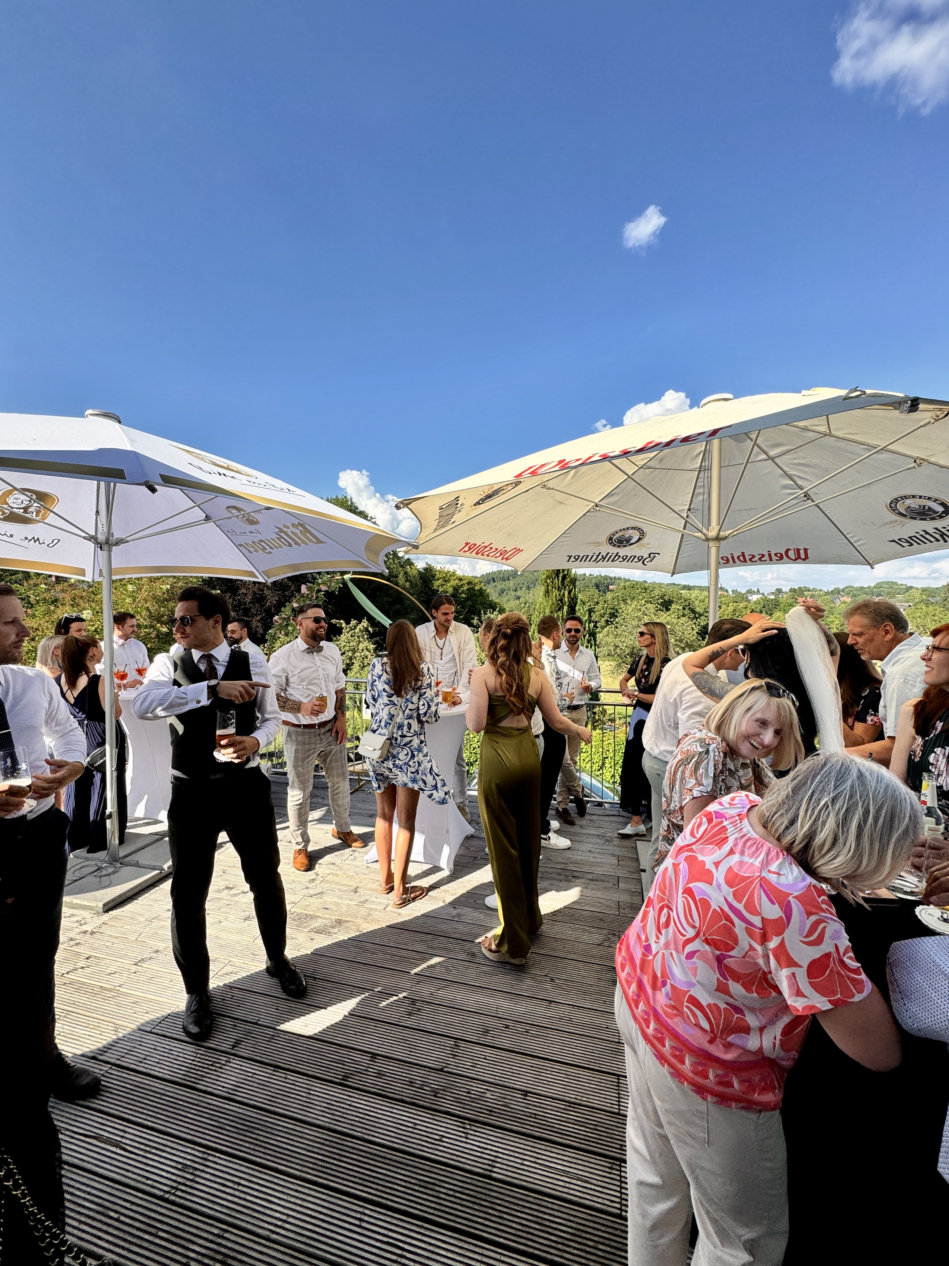 Hochzeit: Terrasse - JUNIPRO Hotel & Eventlocation Schinderhannes in Weiskirchen
