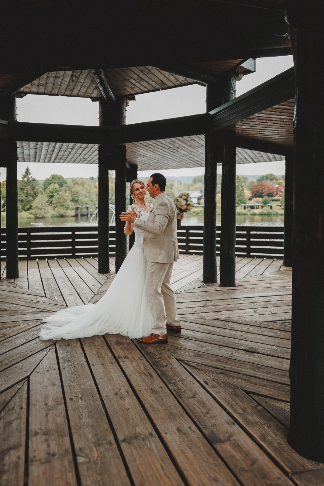 Hochzeit: Pavillon am Kurparkweiher für Freie Trauung und Standesamtliche Trauung - JUNIPRO Hotel & Eventlocation Schinderhannes in Weiskirchen