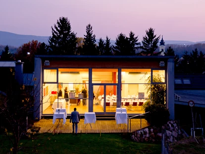 Wedding - Pottenbrunn - Abendstimmung am Weingut Moser Hermann bei Krems. - Weingut Moser Hermann