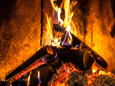 Hochzeitslocation: Unser Kamin sorgt für warmherziges Flair. - Herzl-Alm