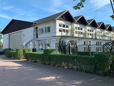 Hochzeit: Außenansicht Sommer - Festsaal Braconia