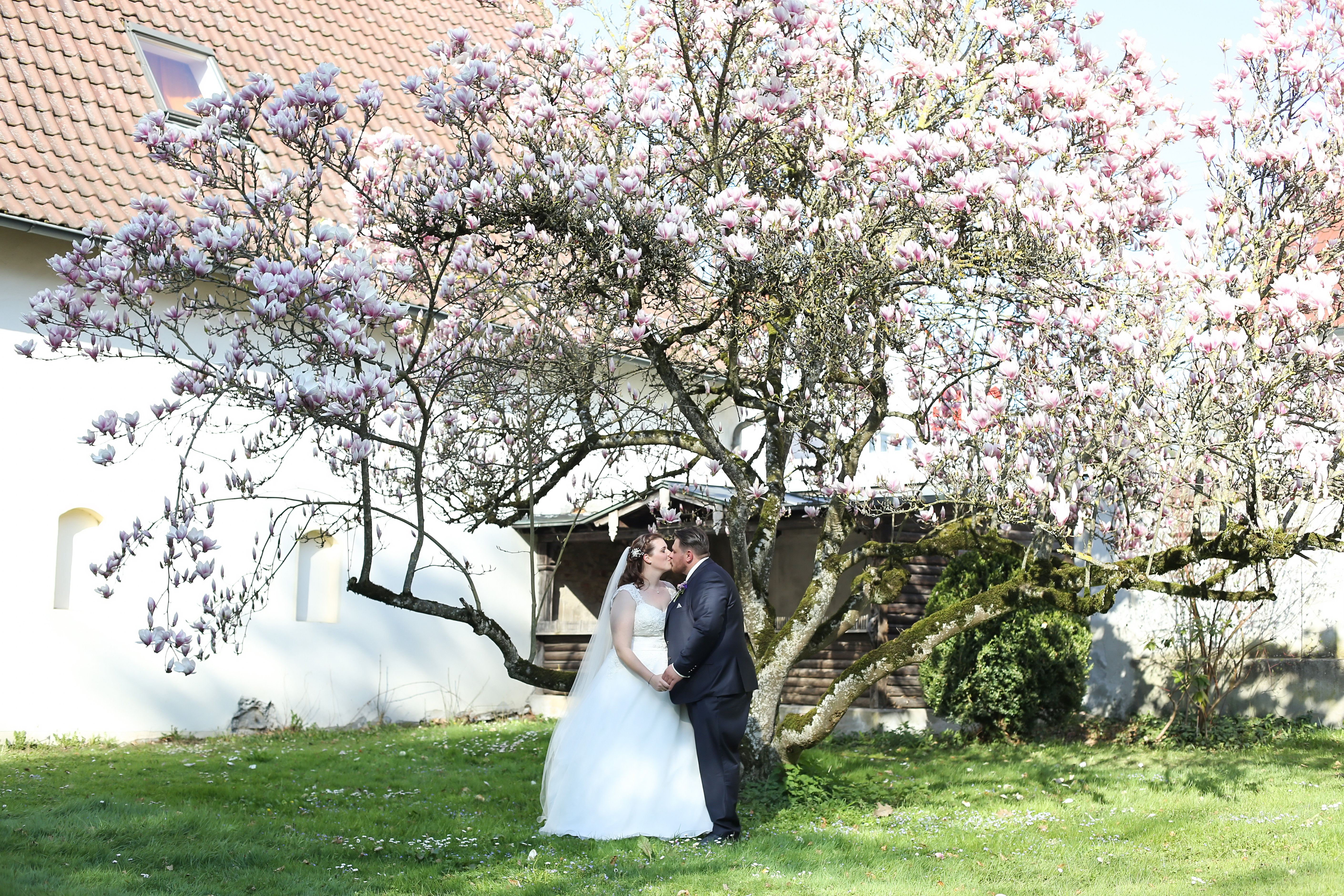 Mariage - Kirche - Allemagne - Hochzeitspaar im Schlosspark - Schwendivents