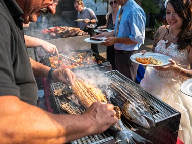 Hochzeit: Ein Highlight! Ganzer Lachs am Stück vor Ihnen Gegrillt. Ein einmaliges Erlebnis bei Kovas! - Kovas