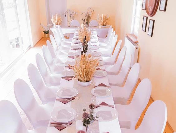 Hochzeit: Eine Hochzeitstafel am Thüringer Tannenhof. - Thüringer Tannenhof