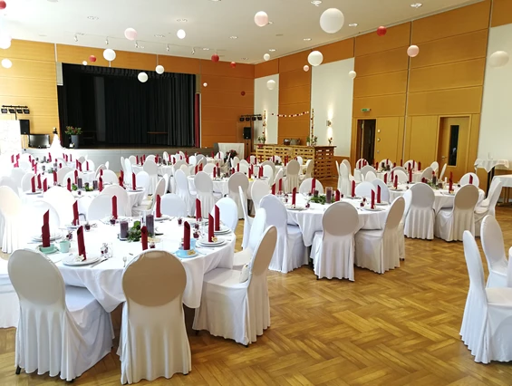 Hochzeitslocation: Saal mit Bühne - Event-Location-Taubertal