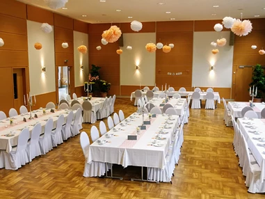 Hochzeitslocation: Saal mit Bühne - Event-Location-Taubertal