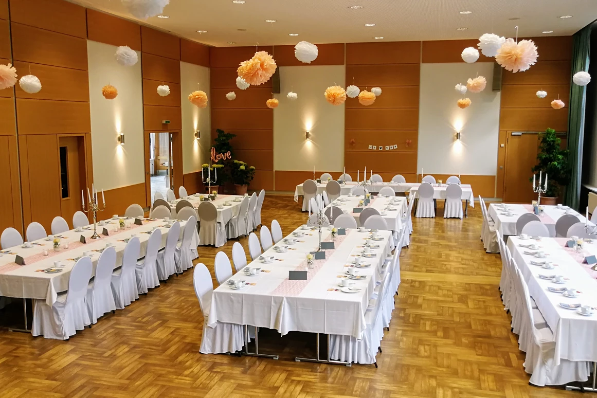 Hochzeitslocation: Saal mit Bühne - Event-Location-Taubertal