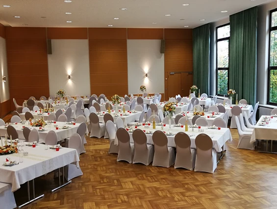 Hochzeitslocation: Saal mit Bühne - Event-Location-Taubertal