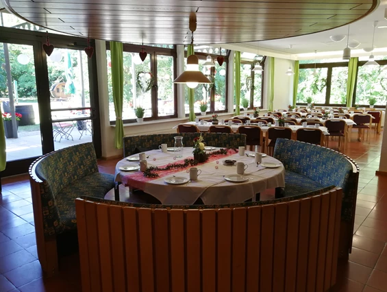 Hochzeitslocation: Gastraum mit Theke - Event-Location-Taubertal