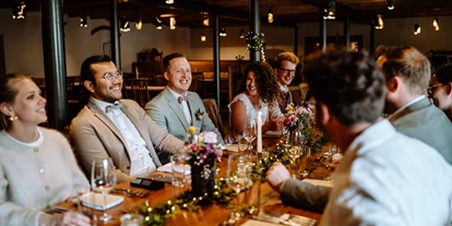 Hochzeit - PLZ 86500 (Deutschland) - Indoor lässt sich herrlich mit bis zu 120 Hochzeitsgästen feiern. - Büffelhof Beuerbach