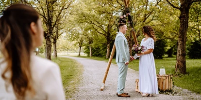 Hochzeit - PLZ 86500 (Deutschland) - Eine Freie Trauung auf dem Gelände des Büffelhof Beuerbach in Bayern. - Büffelhof Beuerbach