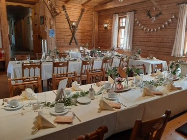 Hochzeitslocation: Feiern in der Almhütte bis 70 Personen. - Gasthaus Sonne