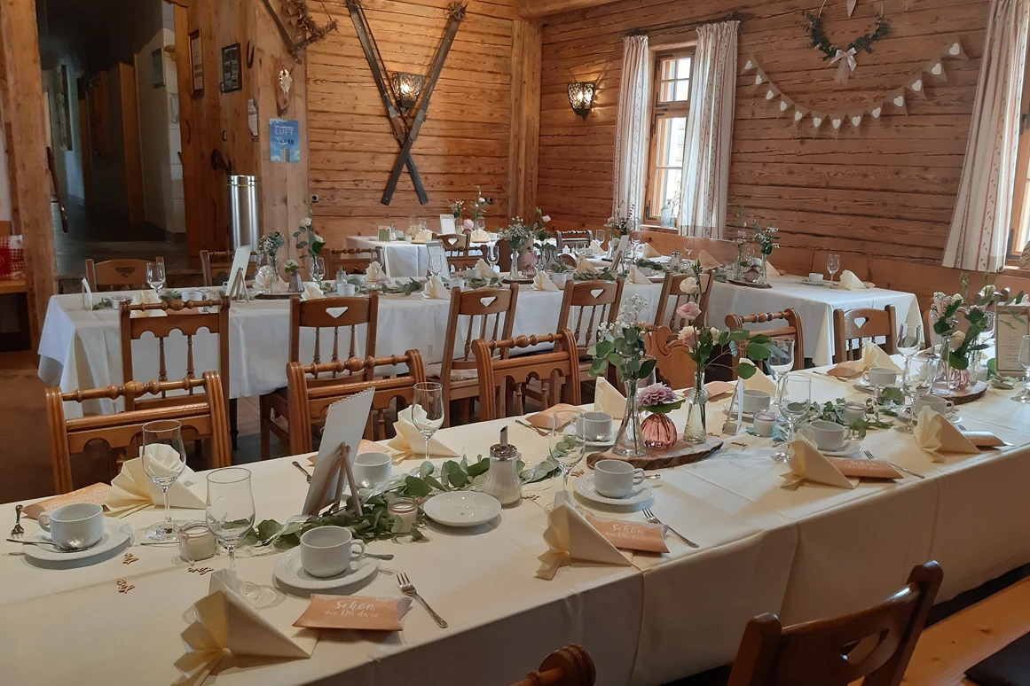 Hochzeitslocation: Feiern in der Almhütte bis 70 Personen. - Gasthaus Sonne