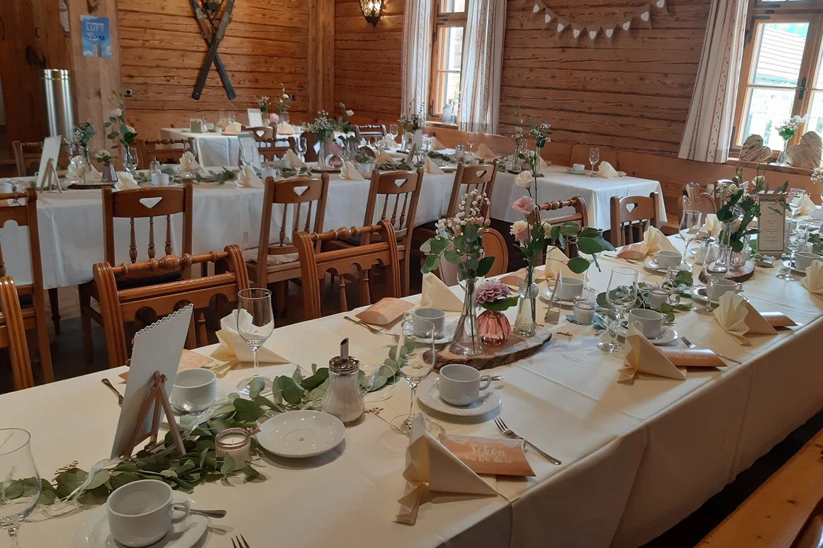 Hochzeitslocation: Hochzeit in der Almhütte. - Gasthaus Sonne
