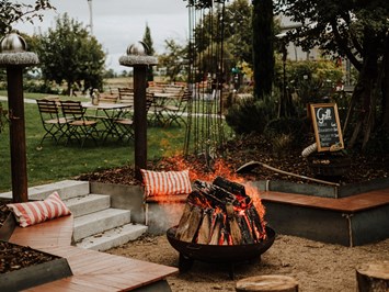 Hofgut Dettweiler Information about the banquet halls Barbecue area