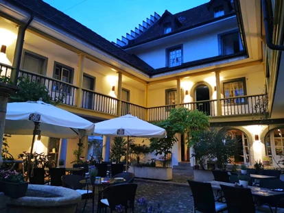 Hochzeit - Wickeltisch - Bad Zurzach - Abenddämmerung in der Brasserie zur Waag - Hotel Gasthof Zur Waag