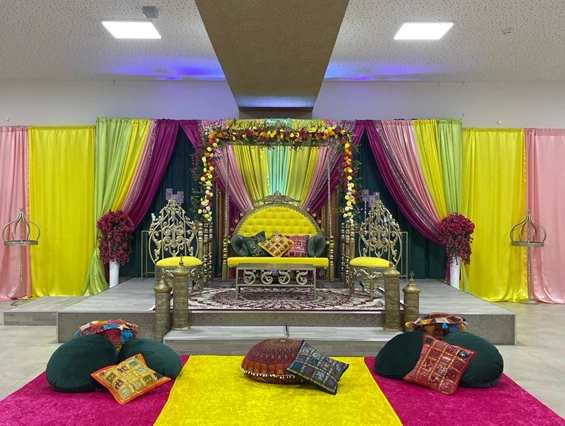 Hochzeit: Mehndi Event at Ginsheim Gustavsburg Bajwa Hall - Crystal Palace Events Ginsheim Hall