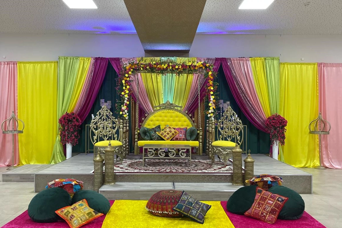 Hochzeit: Mehndi Event at Ginsheim Gustavsburg Bajwa Hall - Crystal Palace Events Ginsheim Hall