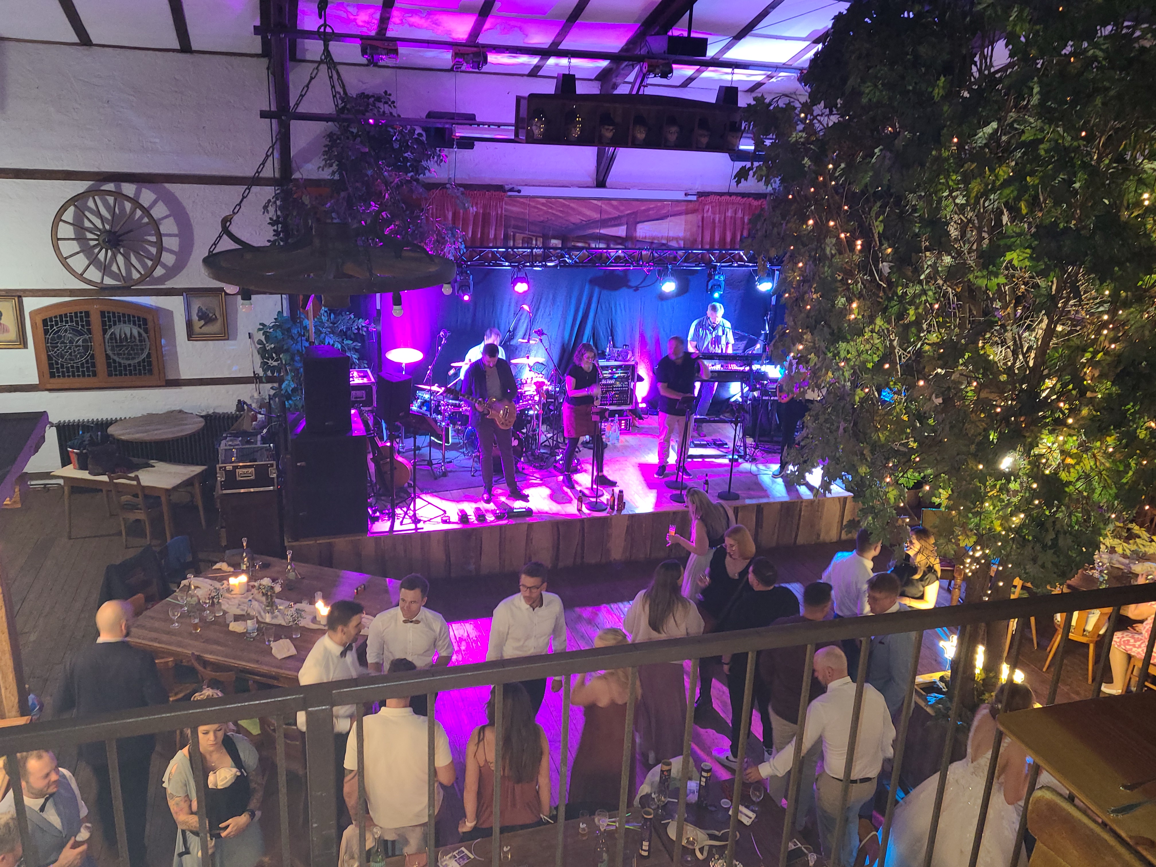 Hochzeit: Hochzeitsfeier mit Liveband - Historische Wassermühle Birgel