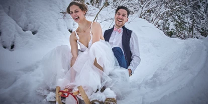 Hochzeit - Frühlingshochzeit - Ettal - Winterspass für Braut und Bräutigam, Winterhochzeit Gasthof Schleifmühle
Marc Gilsdorf Alpenwedding Fotografie
Hochzeitsplanung 4 weddings & events - Schleifmühle Unterammergau