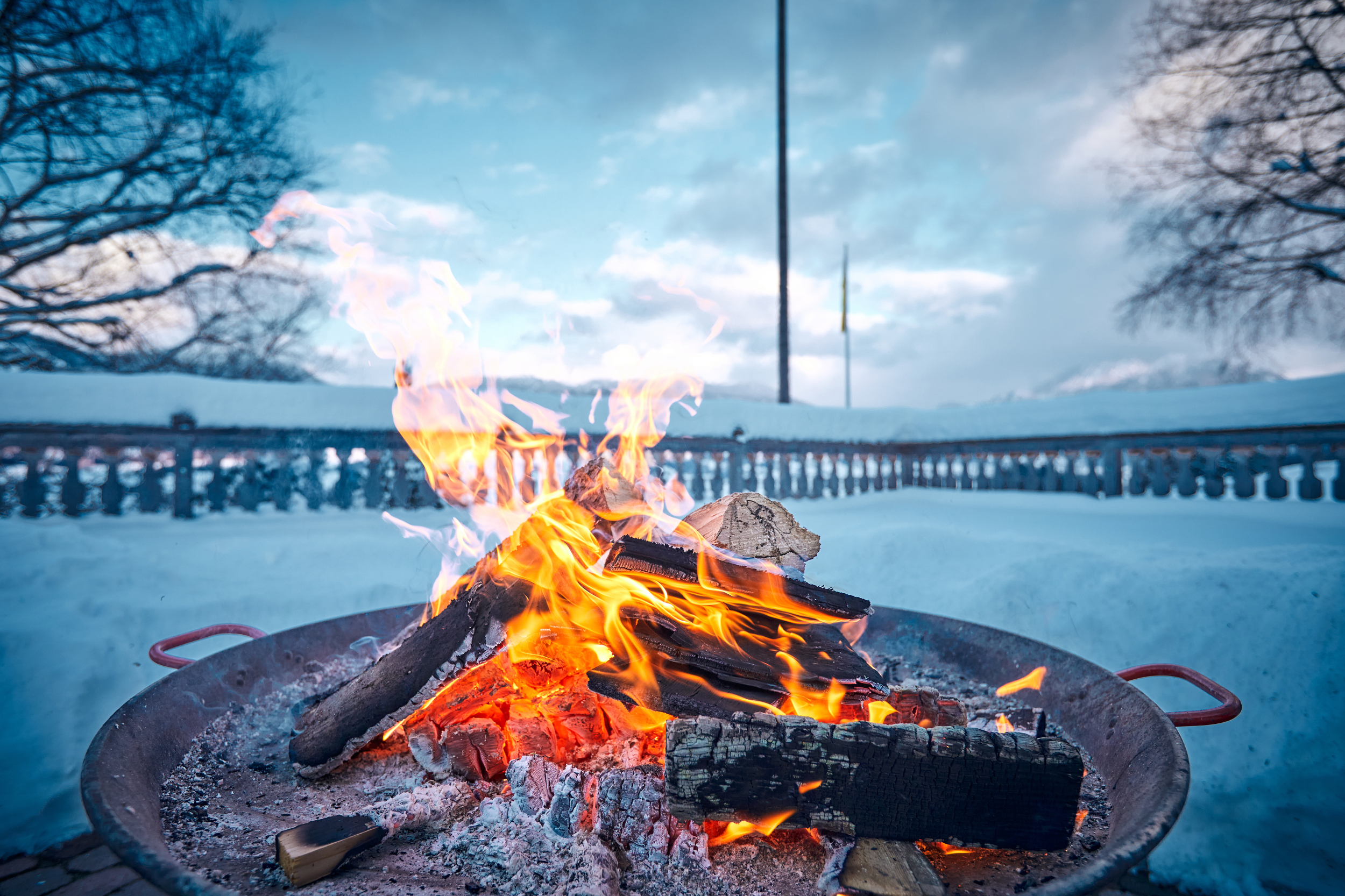 Hochzeitslocation: Winterhochzeit im Gasthof Schleifmühle mit Feuerschale und Glühwein-Empfang

Marc Gilsdorf Alpenwedding Fotografie
Hochzeitsplanung 4 weddings & events - Schleifmühle Unterammergau