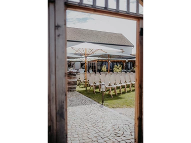 Hochzeitslocation: Eine Gartenhochzeit im Innenhof des Leitner Gut. - Leitner Gut