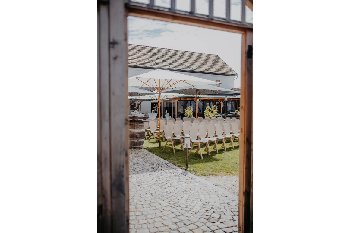 Hochzeitslocation: Eine Gartenhochzeit im Innenhof des Leitner Gut. - Leitner Gut