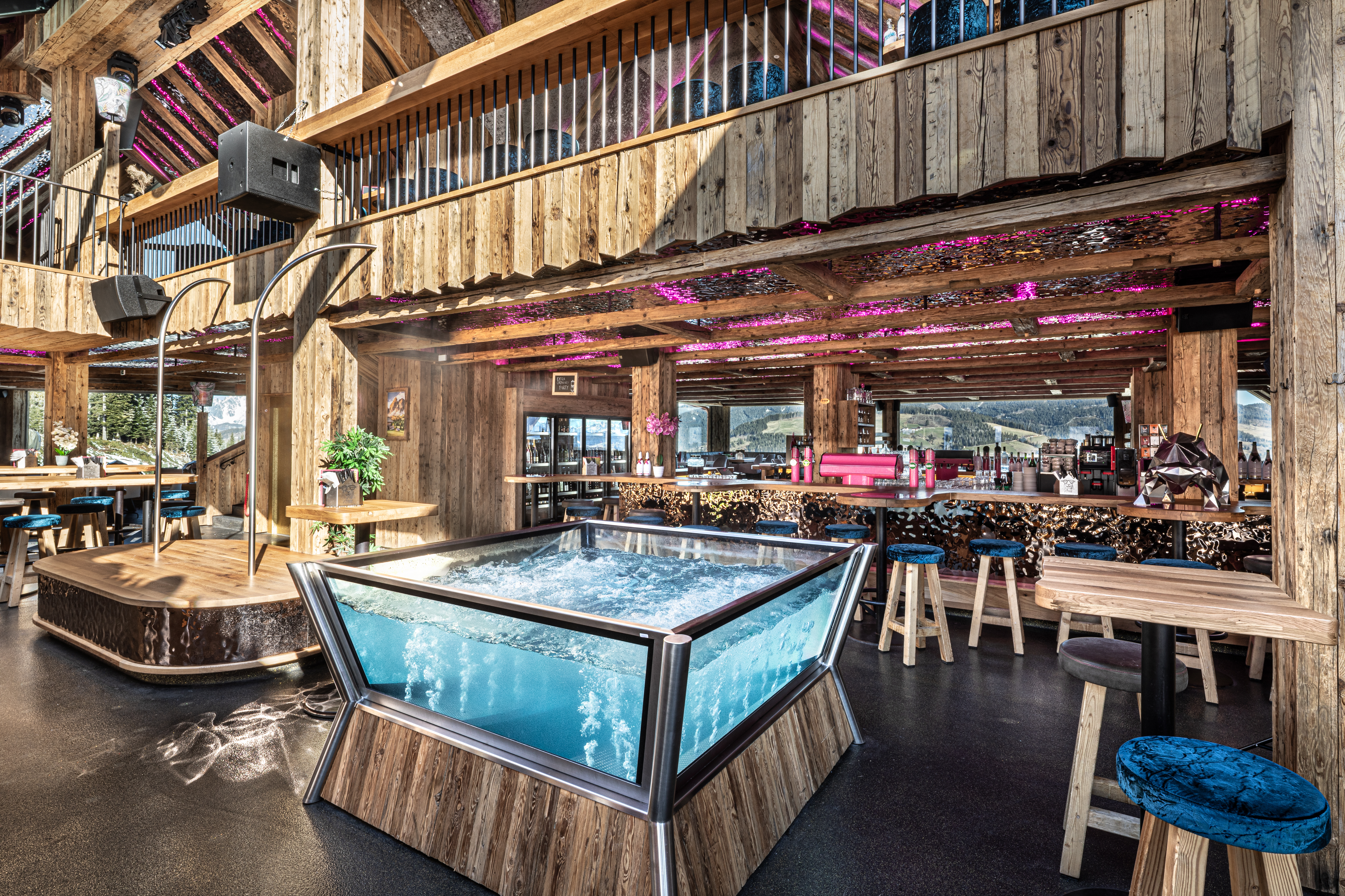 Aster's MOUNTAINCLUB Information about the banquet halls club area