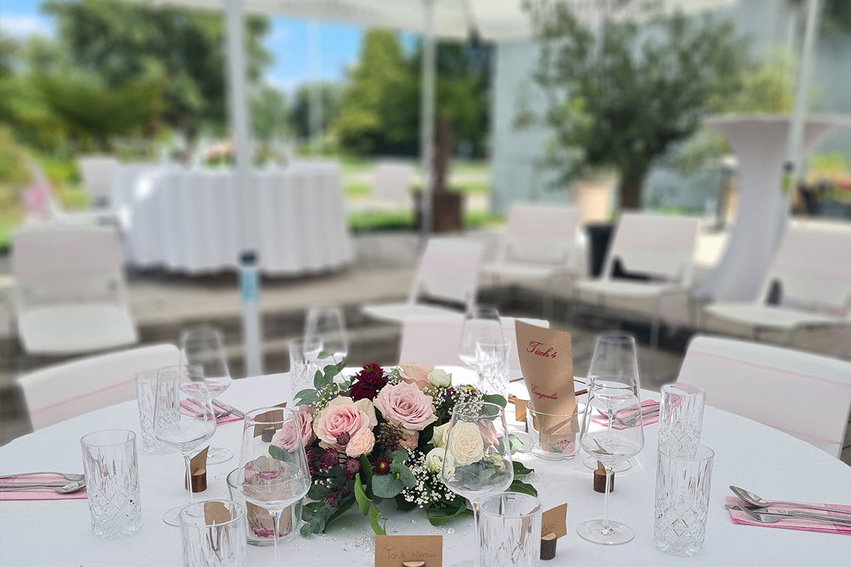 Hochzeitslocation: Tisch Terrasse - Brunchhouse am Irissee