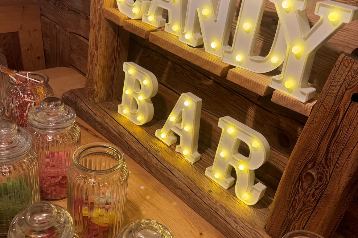 Hochzeitslocation: Candy Bar, Sweet Table, Donuts Wall .... im Starchenstadl - Starchen Stadl