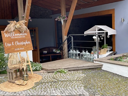 Matrimonio - Flonheim - Eingang zur Eventlocation und Rechts geht es zur Bar und zum Pizzasteinofen.  - Eventlocation-Falkenstein