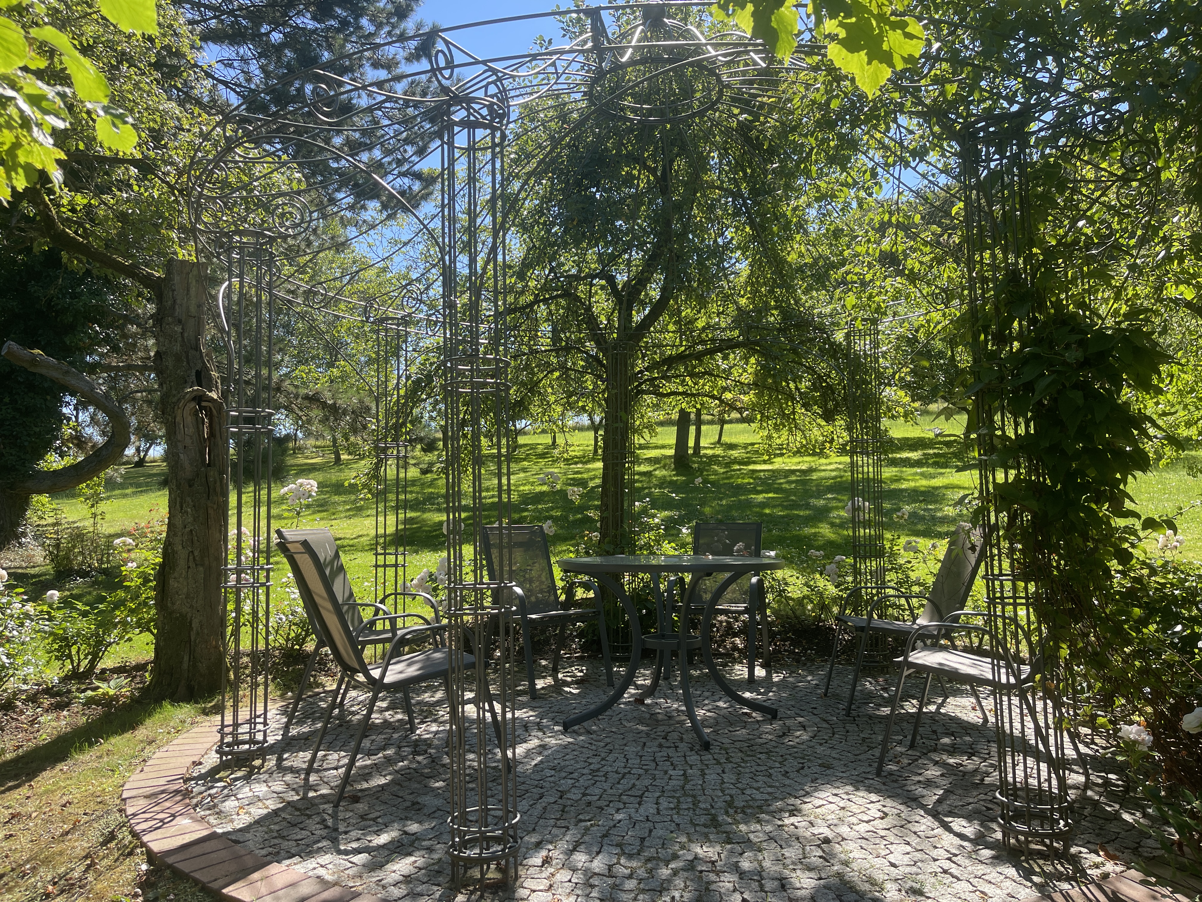 Hochzeit: Eine von mehreren Sitzgelegenheiten. - Eventlocation-Falkenstein