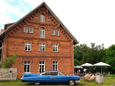 Hochzeit: Hochzeitsauto vor der Bolter Mühle - Bolter Mühle