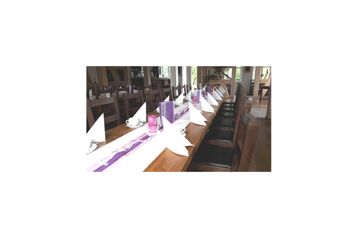 Hochzeit: Tafel in lila - Bolter Mühle