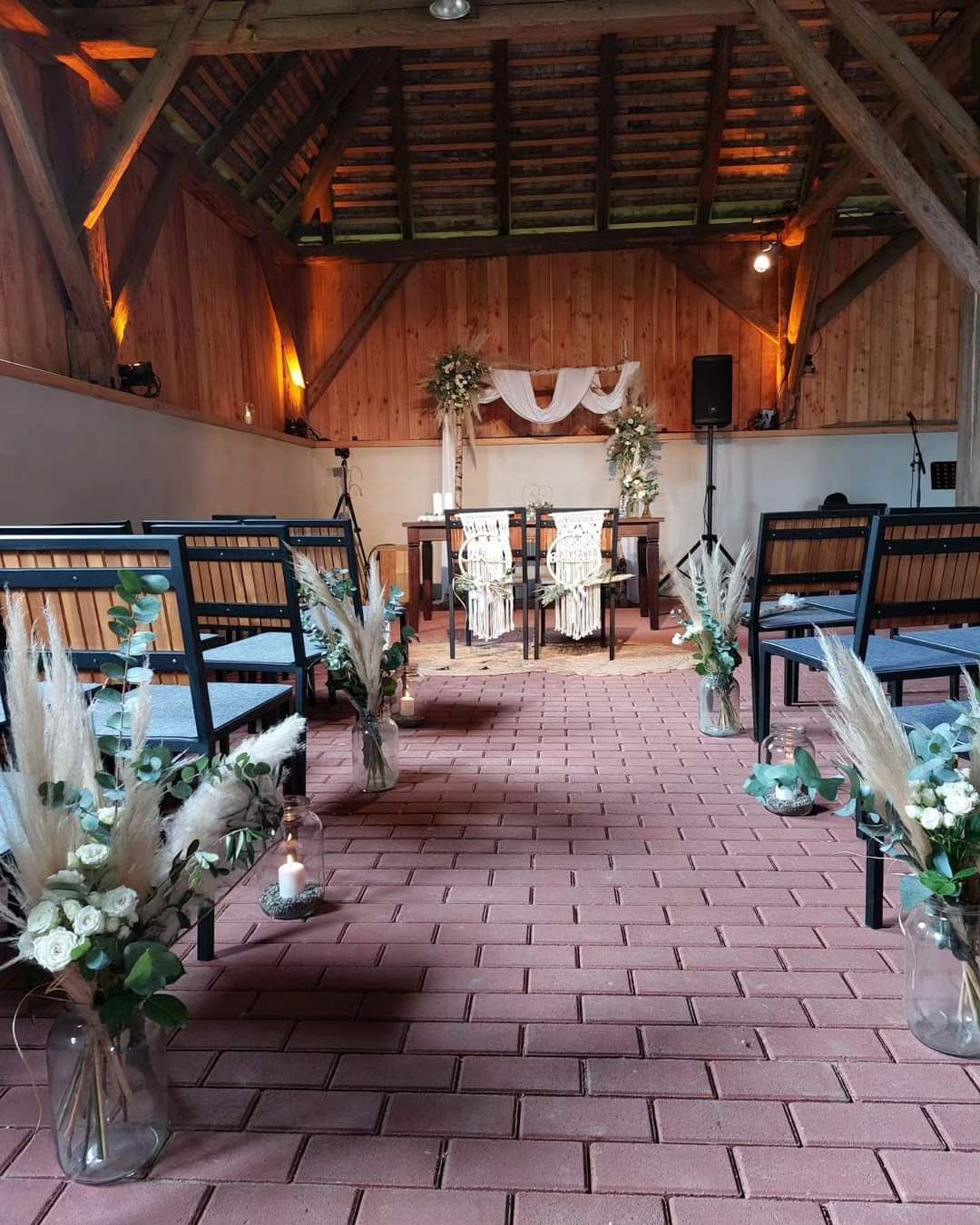 Mariage - Mailberg - Bei Schlechtwetter bietet das Stadl eine rustikale Alternative zur Trauung im Freien. - Quartier35