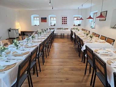 Hochzeitslocation: U-Auftstellung im Gastraum - Quartier35