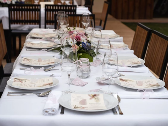 Hochzeitslocation: Tafel auf der Terrasse - Quartier35