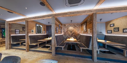 Hochzeit - Geeignet für: Produktpräsentation - Bergfeld - Jahrhunderte altes Holz direkt aus. Bayern runden den alpinen Stil ab - SportsAlm