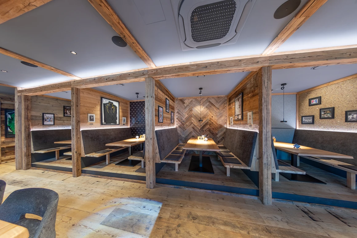 Hochzeit: Jahrhunderte altes Holz direkt aus. Bayern runden den alpinen Stil ab - SportsAlm
