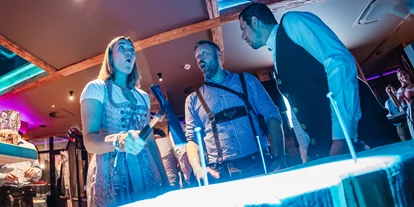 Hochzeit - Geeignet für: Produktpräsentation - Bergfeld - Mal etwas anderes: Kurzweilige Spiele aus Bayern zum Ausprobieren - SportsAlm