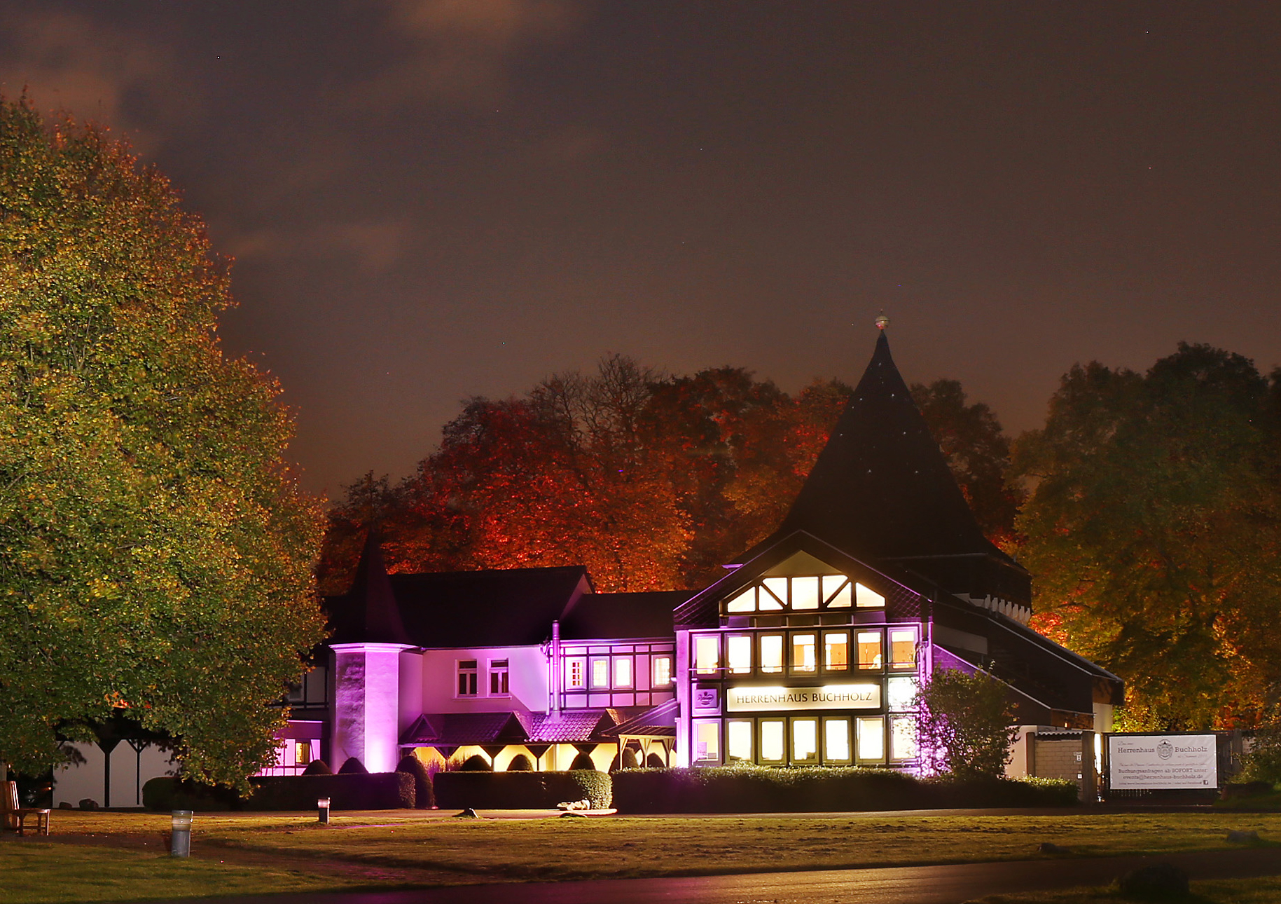 Hochzeitslocation: Das Herrenhaus Buchholz bei Nacht - Herrenhaus Buchholz Event GmbH