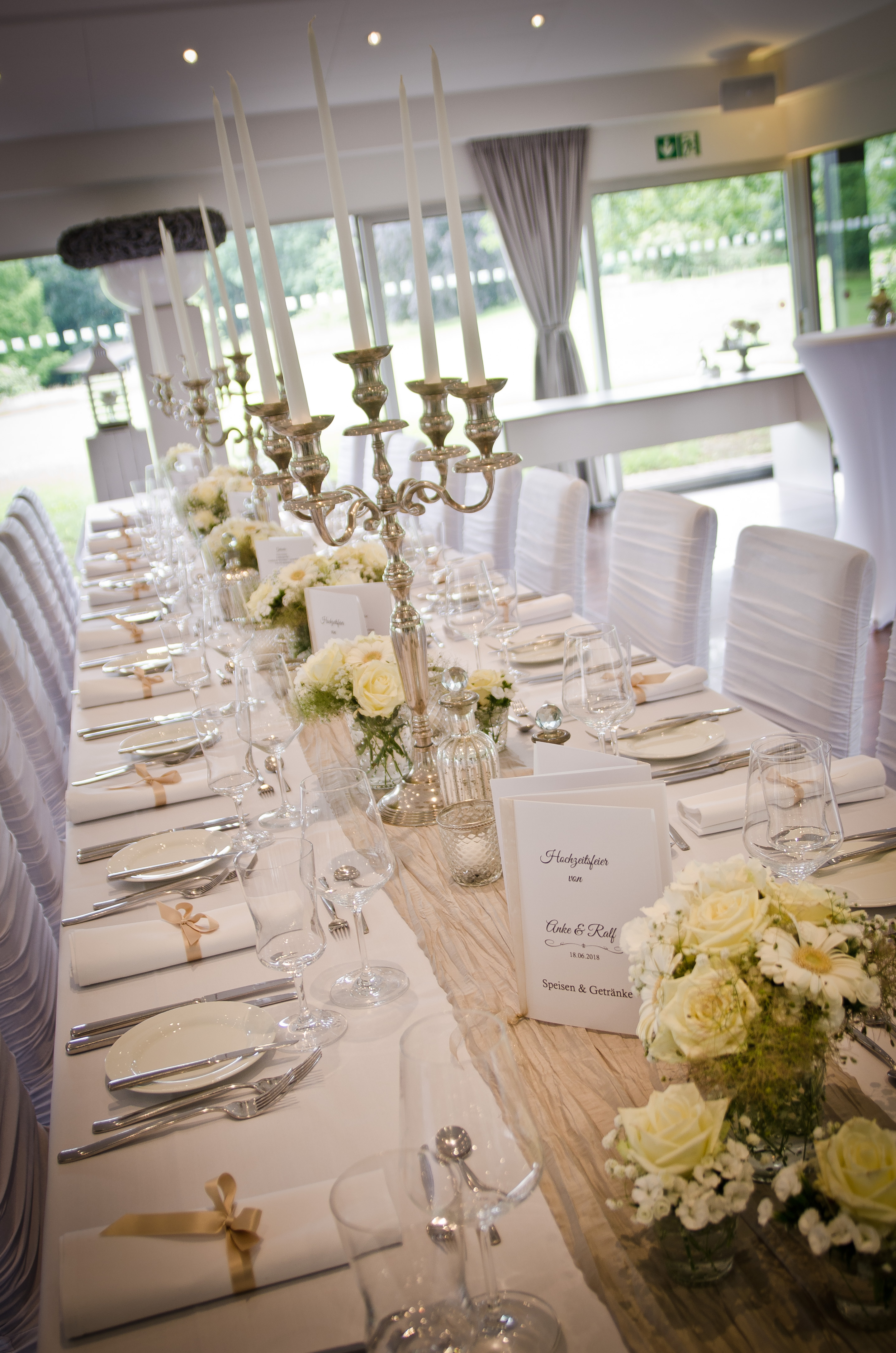 Hochzeitslocation: Tisch - Dekoration im Wintergarten - Herrenhaus Buchholz Event GmbH