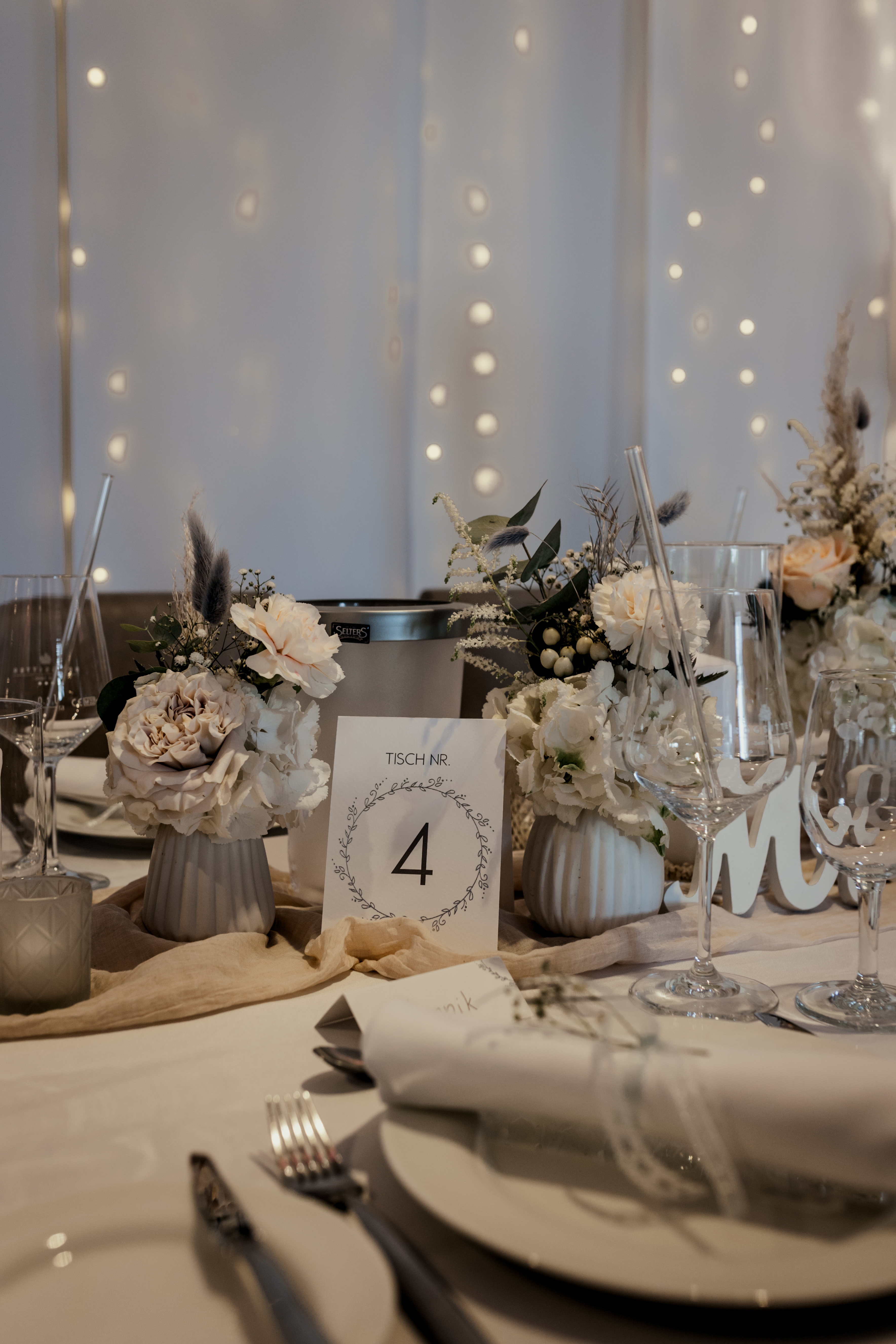 Hochzeitslocation: Tisch - Dekoration im Eventraum - Herrenhaus Buchholz Event GmbH