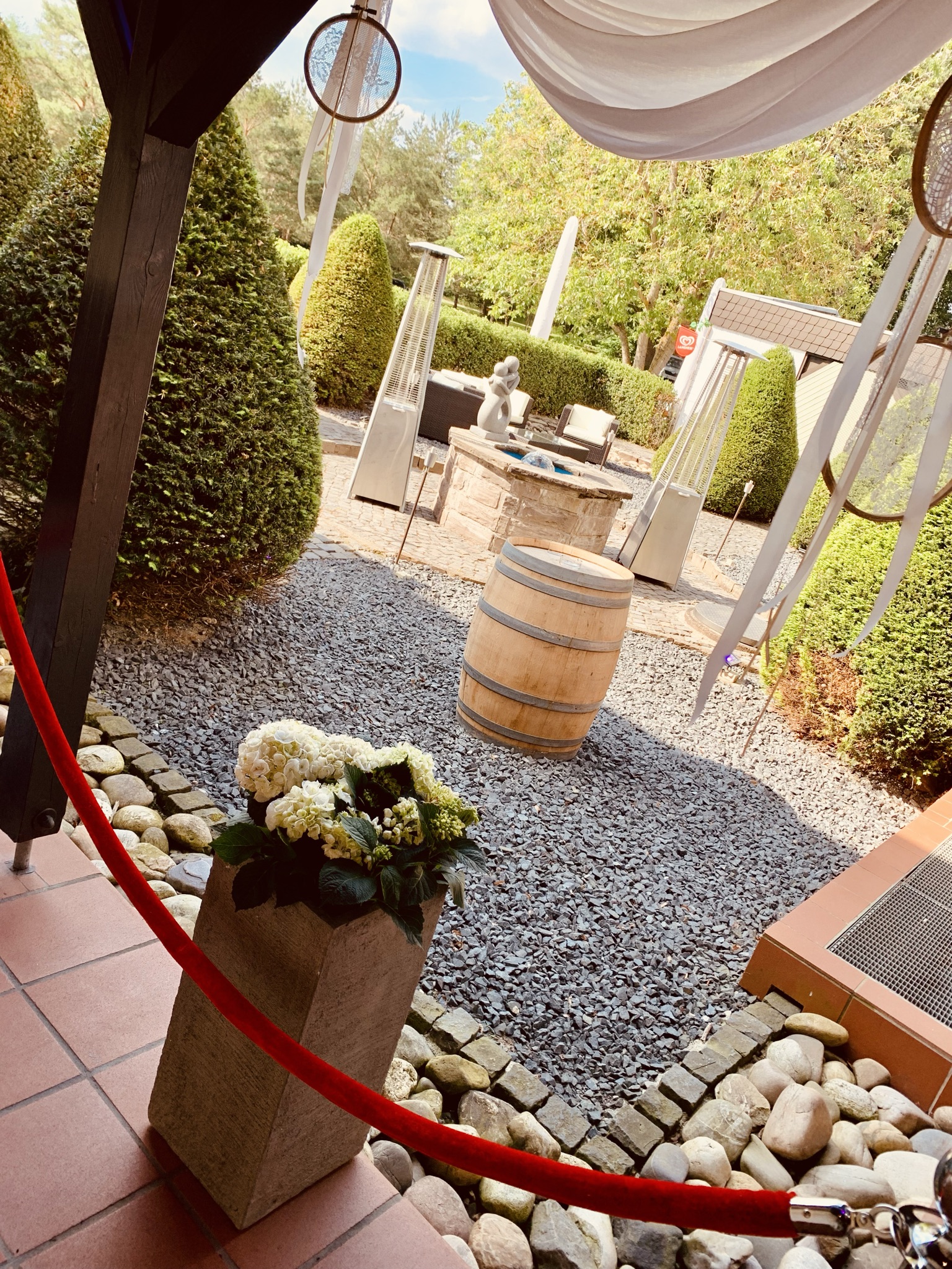 Hochzeitslocation: Lounge - Bereich im Kreuzgang - Herrenhaus Buchholz Event GmbH