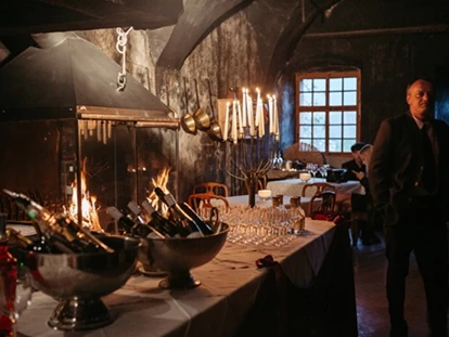 Hochzeit - Nals - "Selchkuchl" ein unvergleichbarer Ort, der Geschichte erzählt. - Hochzeitslocation Castel Katzenzungen