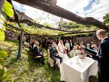 Hochzeit - Nals - Natur ist Liebe. 
Wo könnte man schöner die Liebe zelebrieren als unter unseren Reben, direkt am Castel.
Wir können also In- und Outdoor Wedding - Hochzeitslocation Castel Katzenzungen