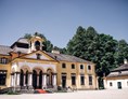 Hochzeit: Haupthaus vom Eherenhof aus - Schloss Neuwartenburg