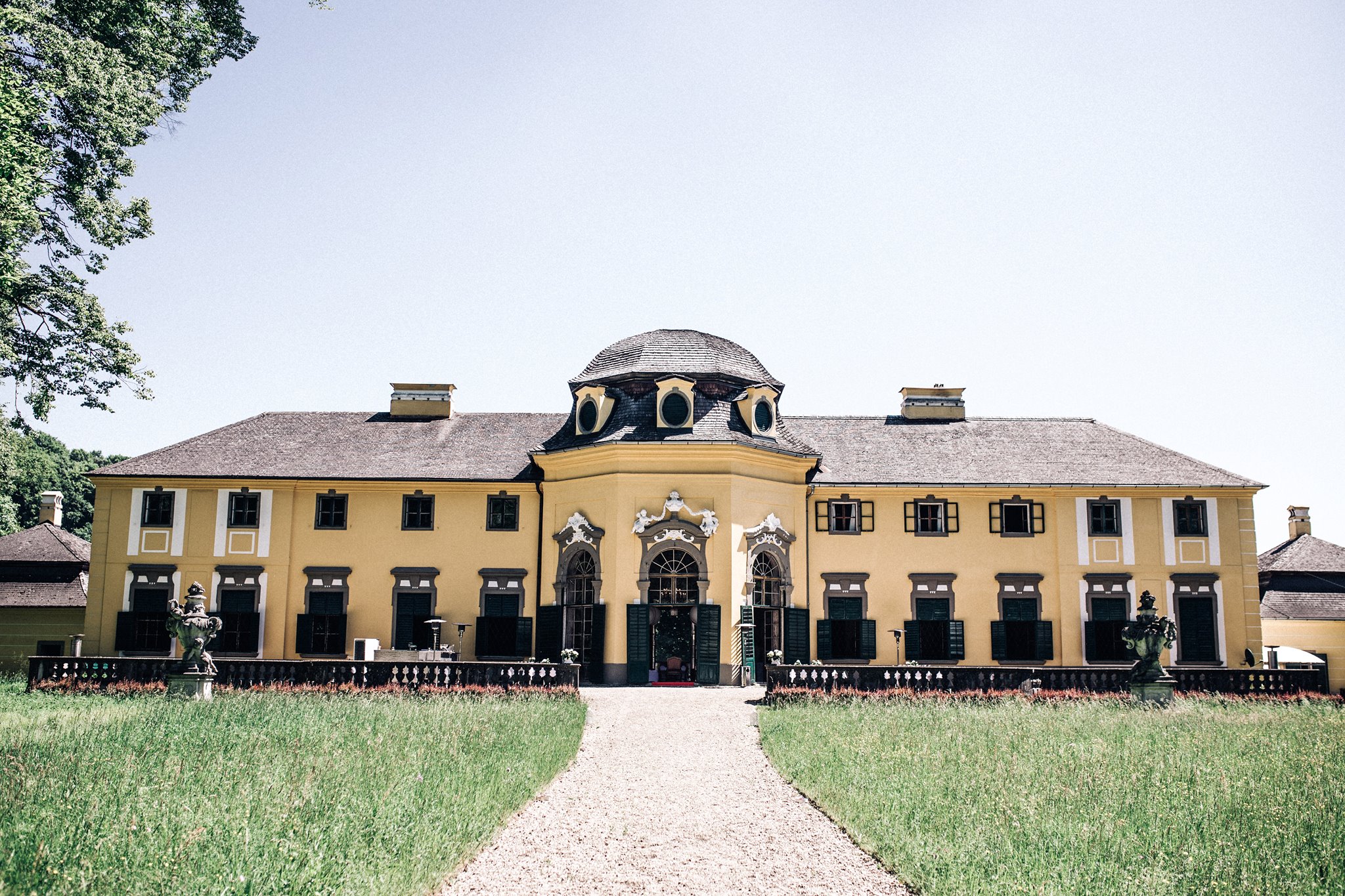 Mariage - Gunskirchen - Lustgarten auf der Rückseite des Schlosses eingebettet in einen englischen Landschaftspark - Schloss Neuwartenburg