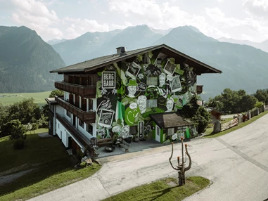 Hochzeitslocation: Der BERGBAUR - Das Crazy Farming Hotel am Großvenediger für eure Hochzeit in den Salzburger Bergen. - BergBaur